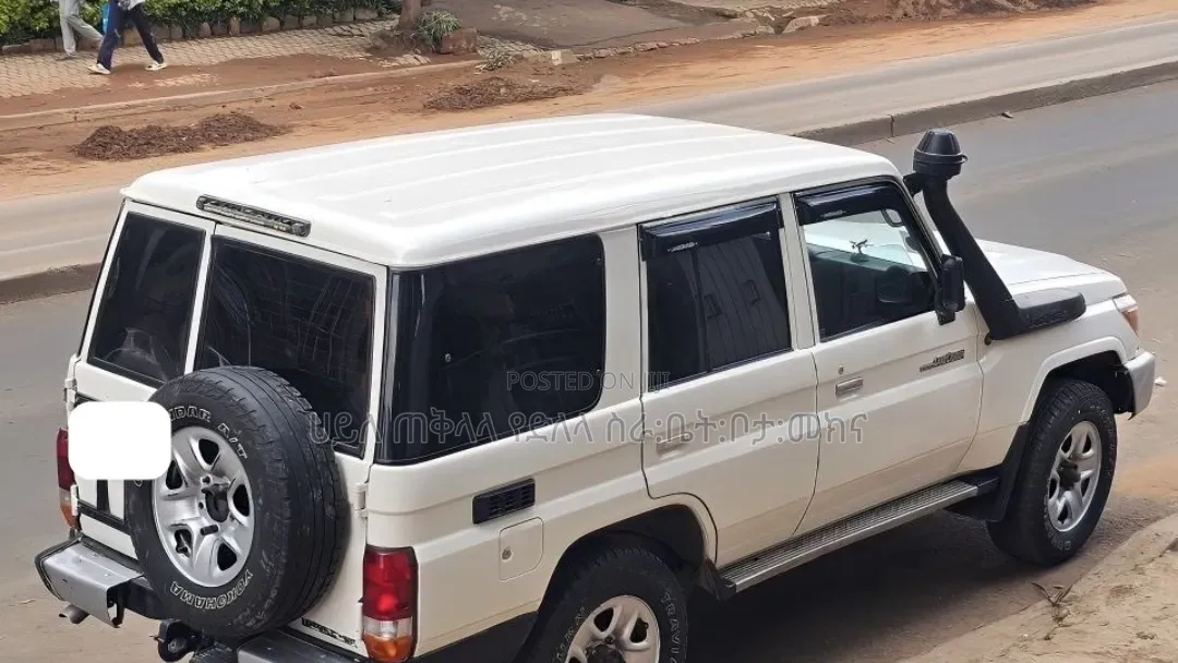 Toyota Land Cruiser 2012 White