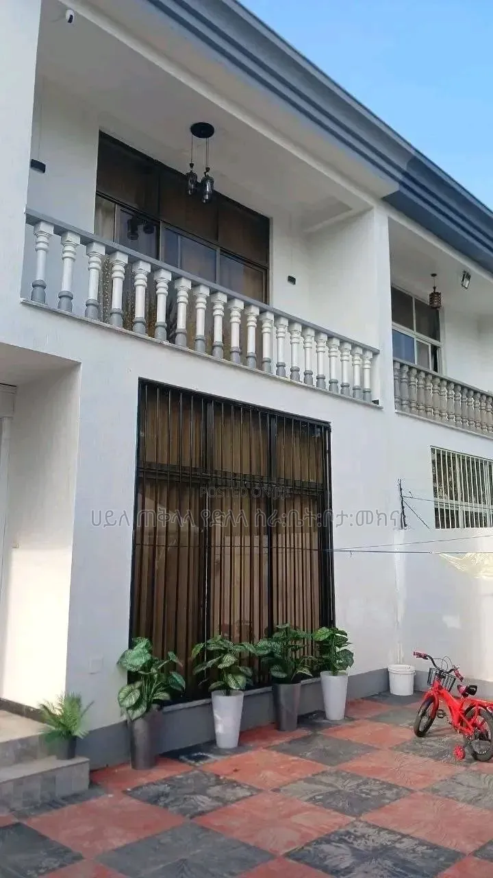 Furnished 6bdrm House in Ayat Zone Inside, Yeka for sale