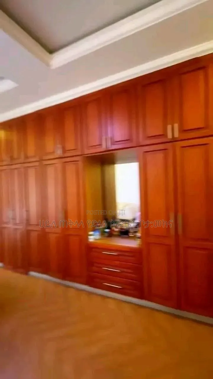 Furnished 6bdrm House in Ayat Zone Inside, Yeka for sale