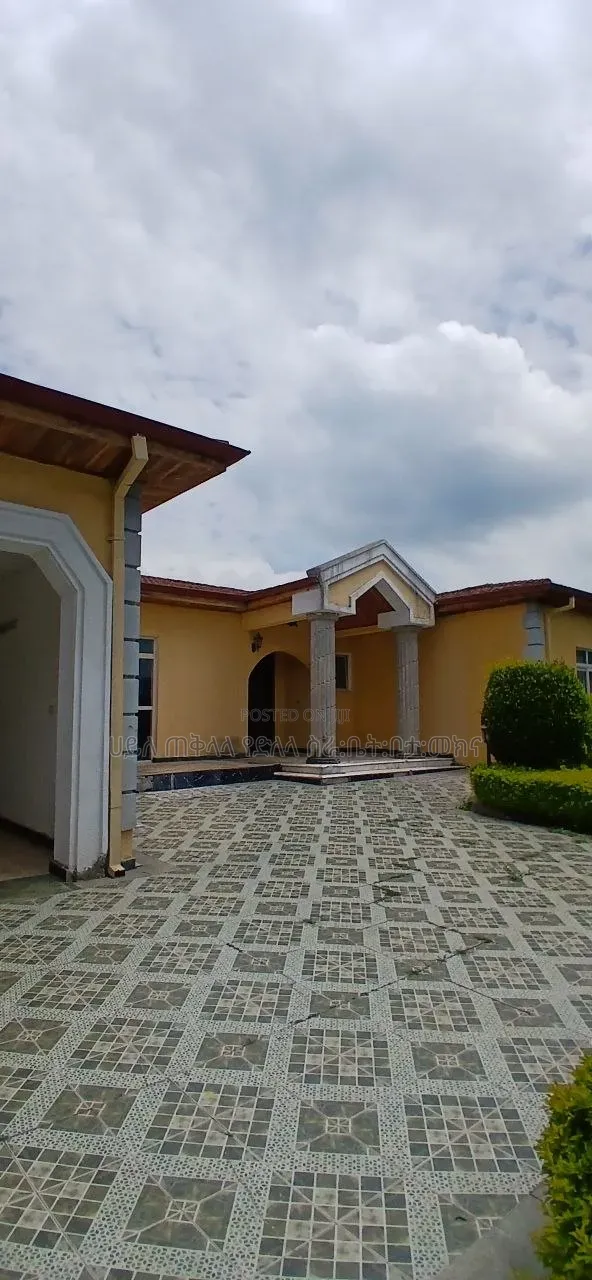 Furnished 6bdrm Villa in Ccd Real State, Oromia-Finfinne for sale