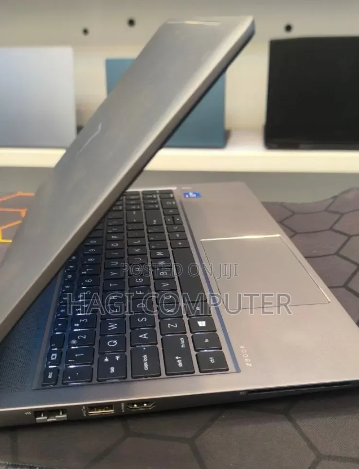 New Laptop HP ZBook Studio G8 16GB Intel Core i7 SSD 512GB