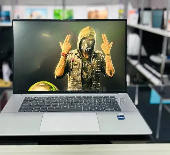 New Laptop HP ZBook Studio G8 16GB Intel Core i9 SSD 512GB