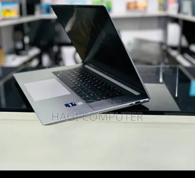 New Laptop HP ZBook Studio G8 16GB Intel Core i9 SSD 512GB