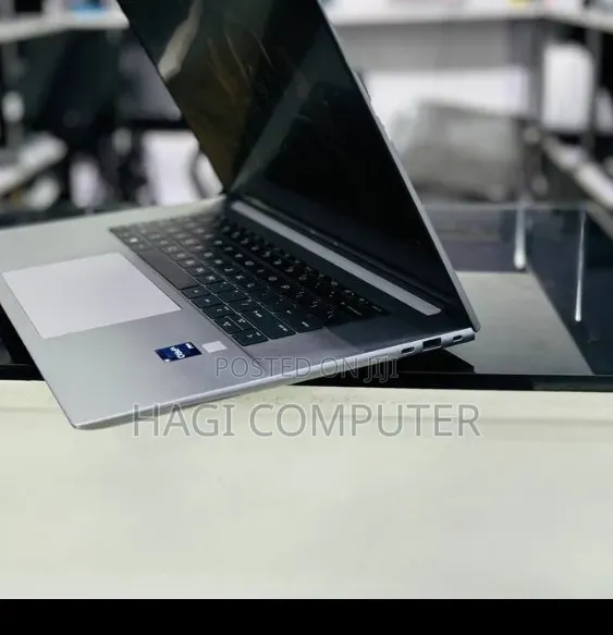 New Laptop HP ZBook Studio G8 16GB Intel Core i9 SSD 512GB