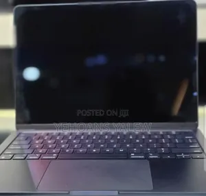 New Laptop Apple MacBook Air 2024 M3 8GB Apple M3 SSD 256GB