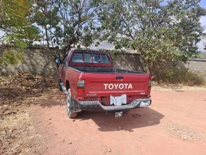 Toyota Hilux 2001 Burgundy