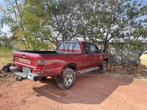 Toyota Hilux 2001 Burgundy