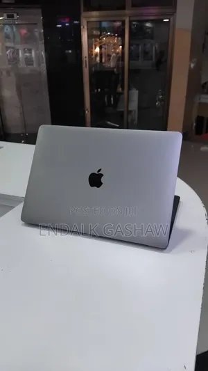 New Laptop Apple MacBook Pro 2020 M1 8GB Apple M1 SSD 256GB