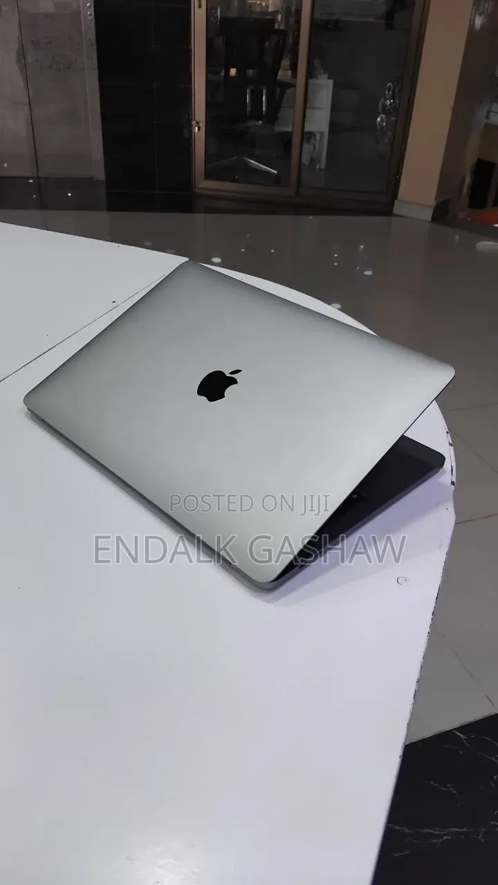 New Laptop Apple MacBook Pro 2020 M1 8GB Apple M1 SSD 256GB