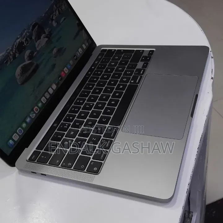 New Laptop Apple MacBook Pro 2020 M1 8GB Apple M1 SSD 256GB