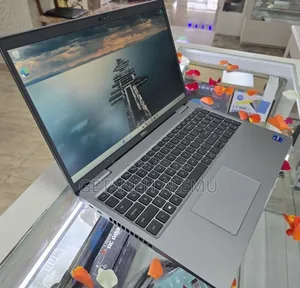 New Laptop Dell Precision 3560 8GB Intel Core i7 SSD 512GB