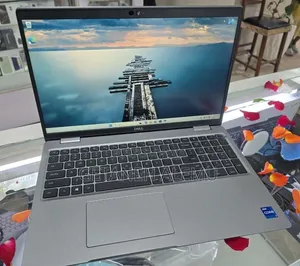 New Laptop Dell Precision 3560 8GB Intel Core i7 SSD 512GB