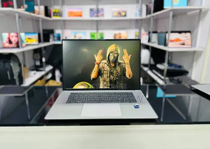 New Laptop HP ZBook Studio 16GB Intel Core i9 SSD 512GB
