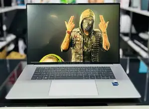 New Laptop HP ZBook Studio 16GB Intel Core i9 SSD 512GB