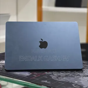 New Laptop Apple MacBook Air 2022 M2 16GB Apple M2 SSD 256GB