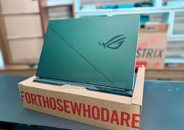 New Laptop Asus ROG Strix G16 16GB Intel Core i7 SSD 1T
