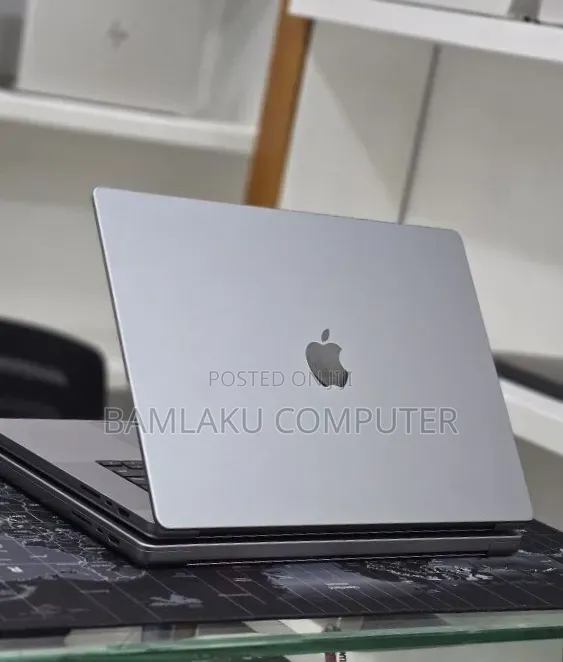 New Laptop Apple MacBook Pro 2021 M1 32GB Apple M1 Pro SSD 512GB