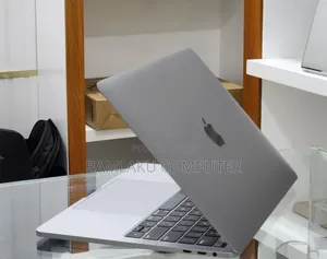 New Laptop Apple MacBook Pro 2019 16GB Intel Core i7 SSD 512GB
