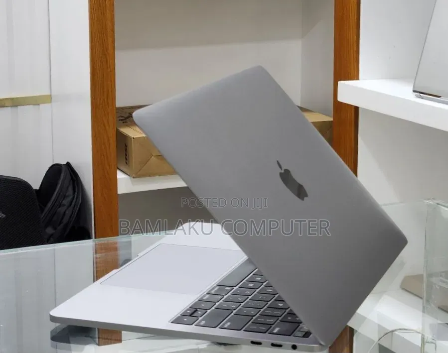 New Laptop Apple MacBook Pro 2019 16GB Intel Core i7 SSD 512GB