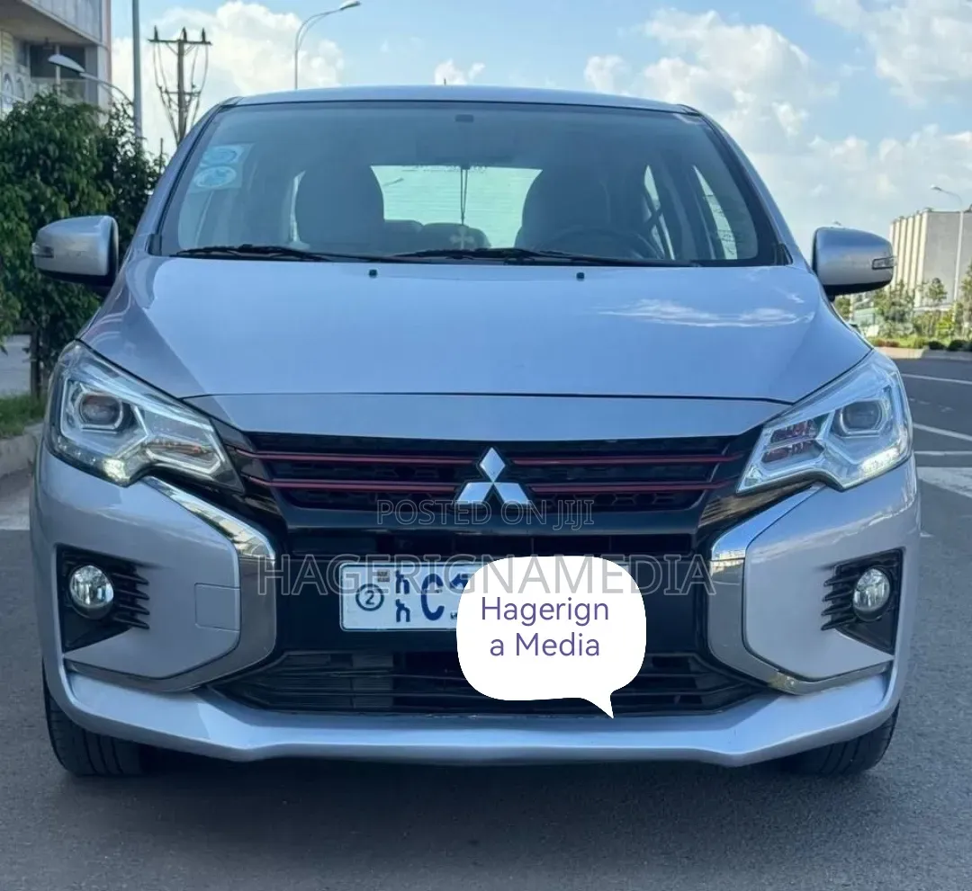 Mitsubishi Attrage 2022 Silver