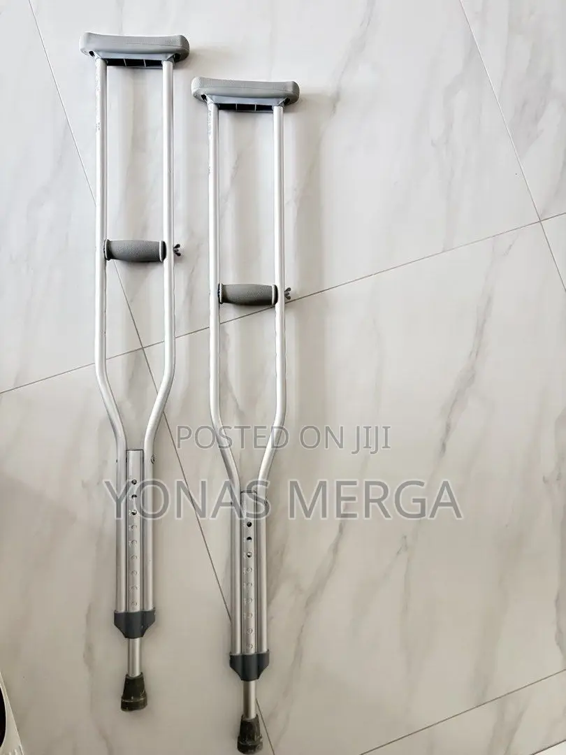 Armpit crutches數盅Shoulder Crutches. Designed for Stability