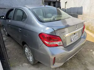 Mitsubishi Attrage 2022 Silver