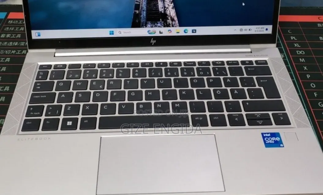 New Laptop HP EliteBook 830 G8 16GB Intel Core i5 SSD 512GB