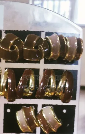 Gold Brawn Color Earring