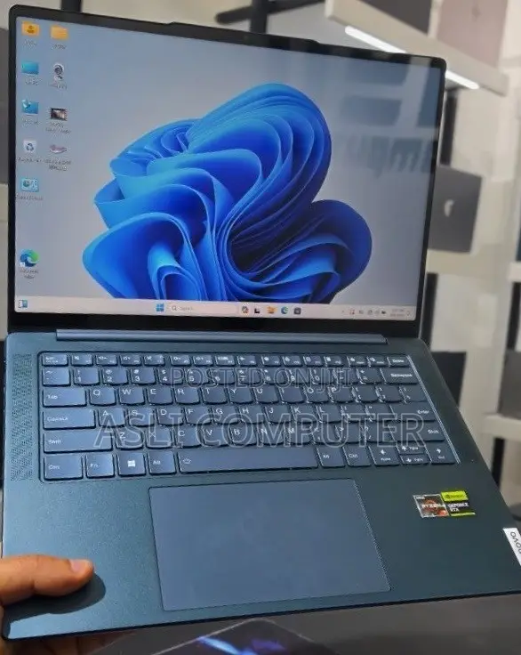 New Laptop Lenovo 16GB AMD Ryzen 7 SSD 512GB