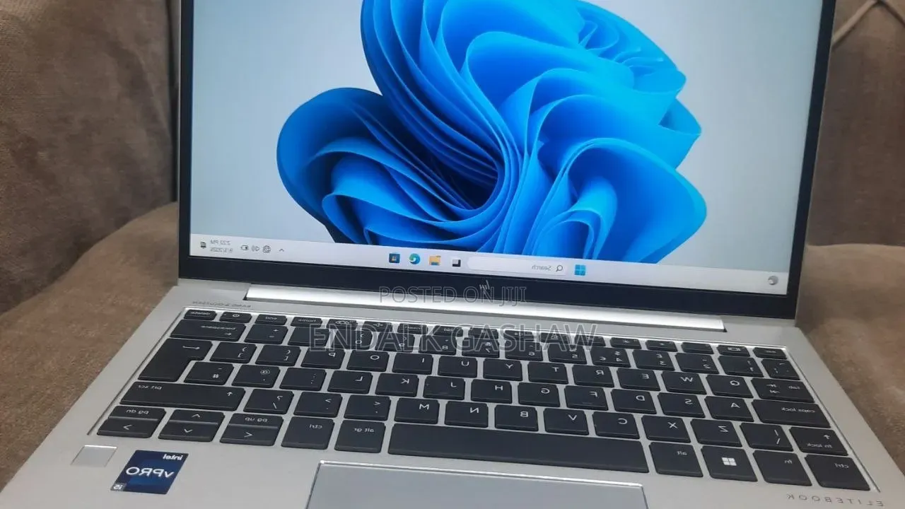 New Laptop HP EliteBook 830 16GB Intel Core i5 SSD 512GB