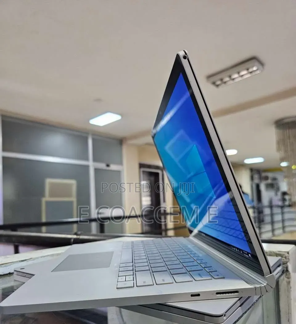 New Laptop Microsoft Surface 16GB Intel Core i7 SSD 256GB