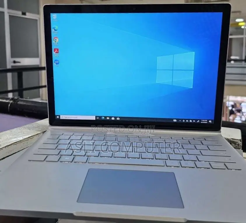 New Laptop Microsoft Surface Book 3 16GB Intel Core i7 SSD 256GB