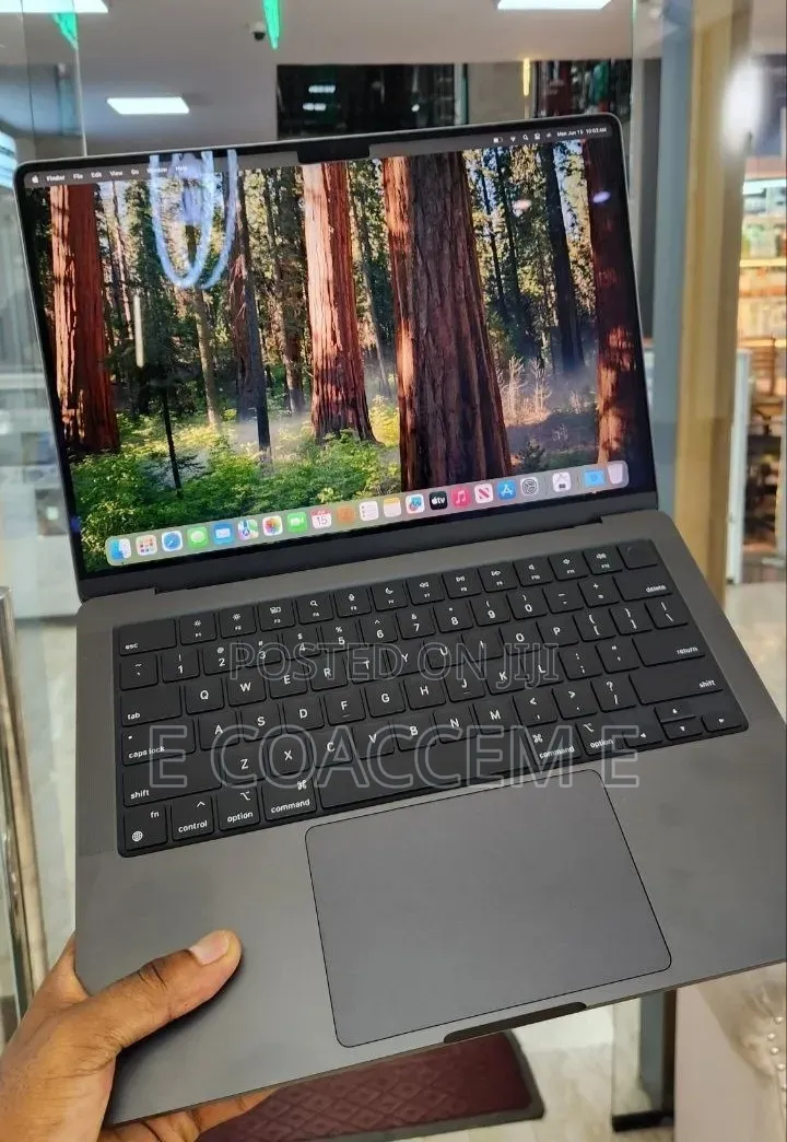 New Laptop Apple MacBook 18GB SSD 512GB