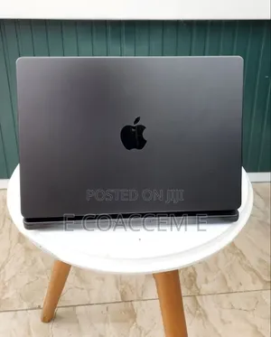 New Laptop Apple MacBook 18GB SSD 512GB