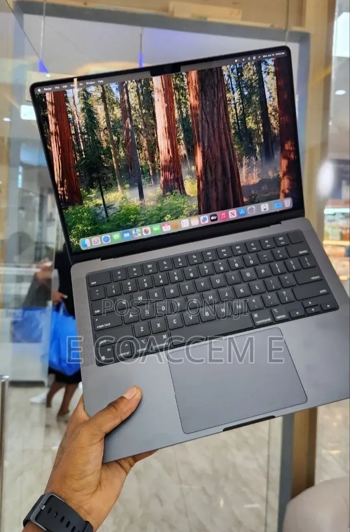 New Laptop Apple MacBook 18GB SSD 512GB