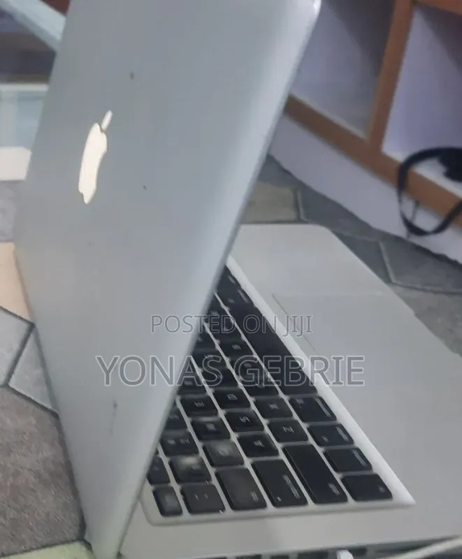 New Laptop Apple MacBook 4GB Intel Core i5 HDD 500GB