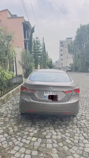 Hyundai Elantra 2012 Brown