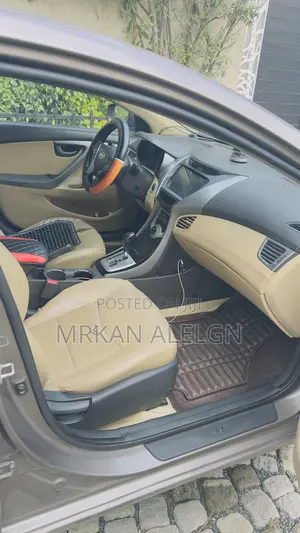Hyundai Elantra 2012 Brown