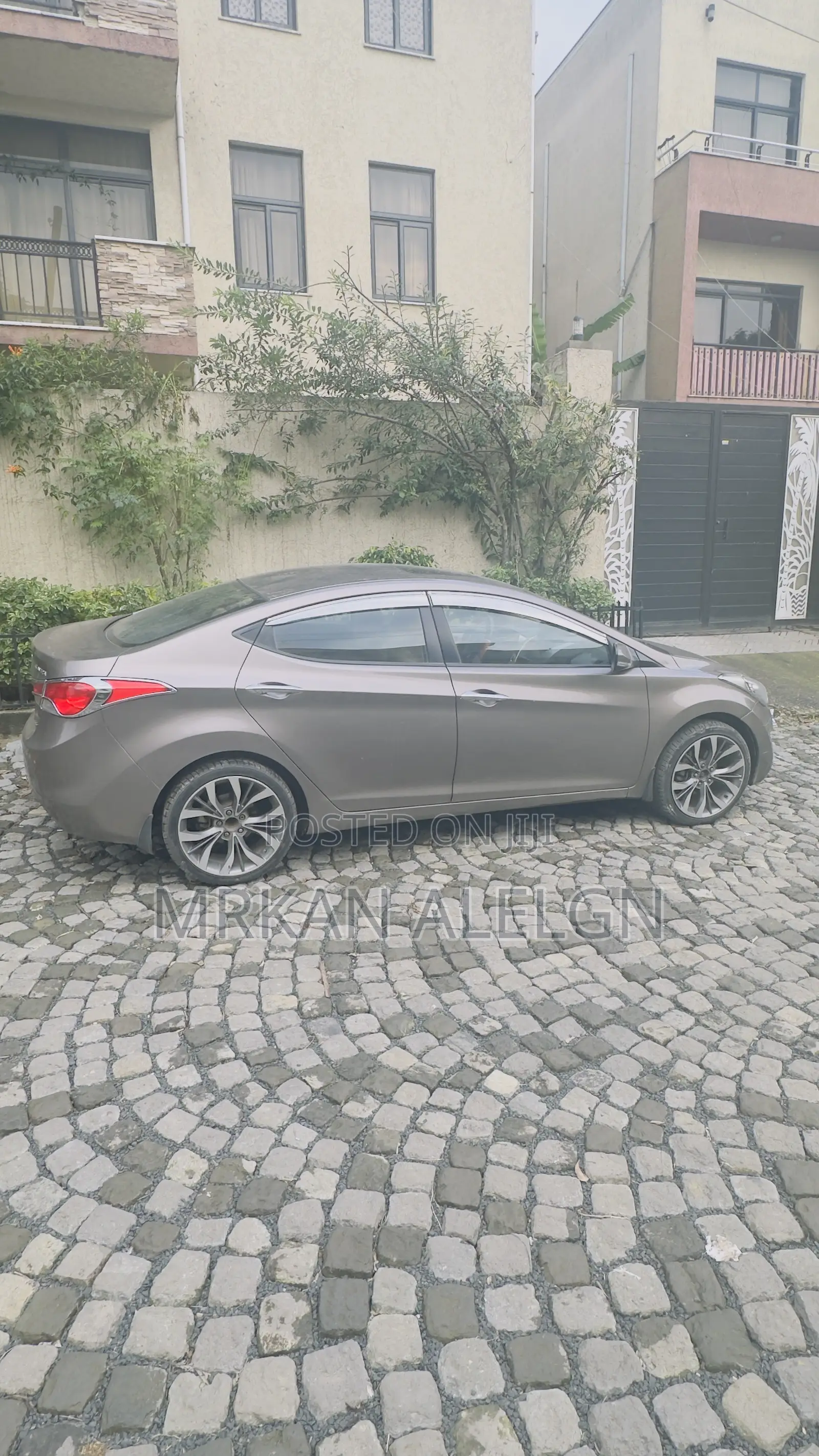 Hyundai Elantra 2012 Brown