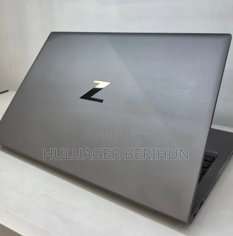 New Laptop HP ZBook Firefly G8 16GB Intel Core i7 SSD 512GB