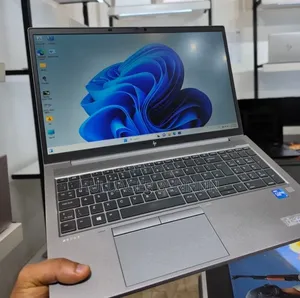 New Laptop HP ZBook Firefly G8 16GB Intel Core i7 SSD 512GB
