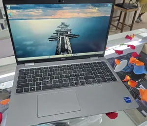 New Laptop Dell Precision 3560 8GB Intel Core i7 SSD 512GB