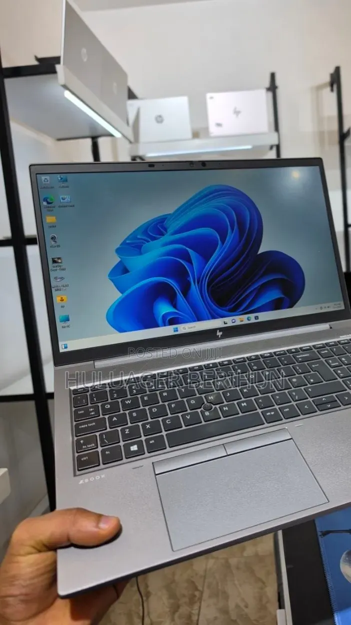 New Laptop HP ZBook Firefly G8 16GB Intel Core i7 SSD 512GB