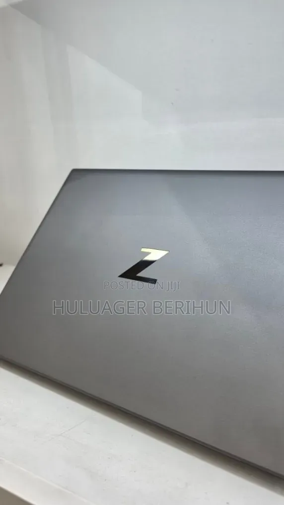 New Laptop HP ZBook Firefly G8 16GB Intel Core i7 SSD 512GB