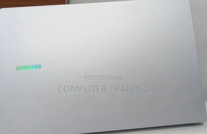 New Laptop Samsung Galaxy Book4 8GB Intel Core i5 SSD 512GB