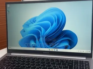 New Laptop Samsung Galaxy Book4 8GB Intel Core i5 SSD 512GB