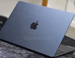 New Laptop Apple MacBook Air 2022 M2 16GB Apple M2 SSD 256GB