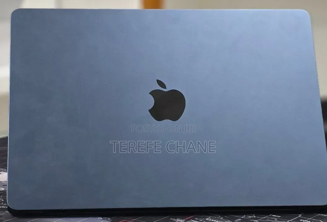 New Laptop Apple MacBook Air 2022 M2 16GB Apple M2 SSD 256GB