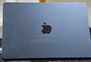 New Laptop Apple MacBook Air 2022 M2 16GB Apple M2 SSD 256GB
