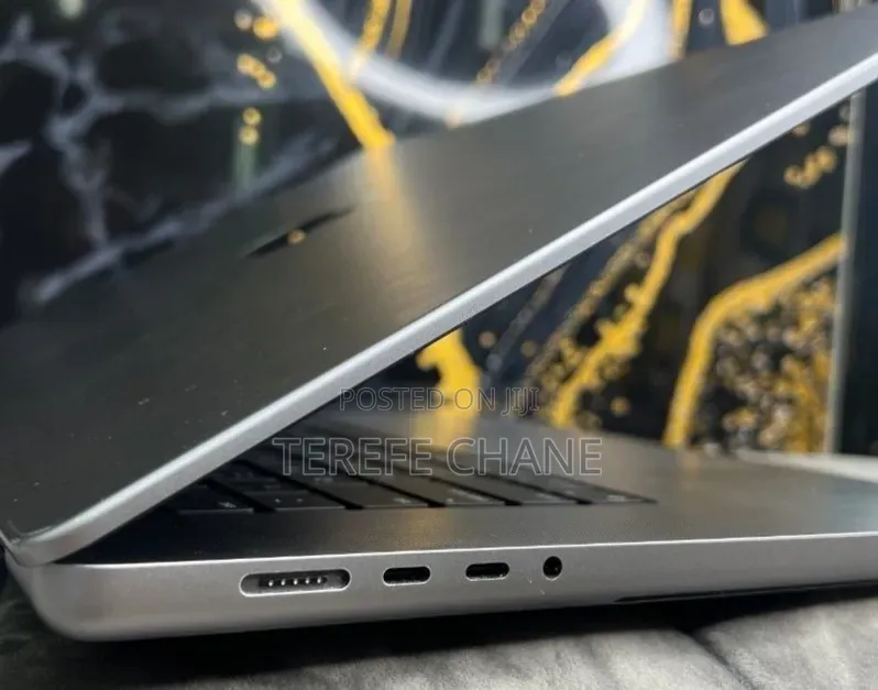 New Laptop Apple MacBook Pro 2020 M1 16GB Apple M1 Pro SSD 512GB